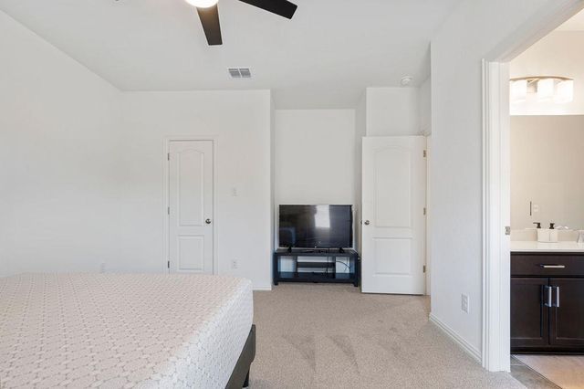 631 Breeze Hollow LN, Georgetown, TX 78628