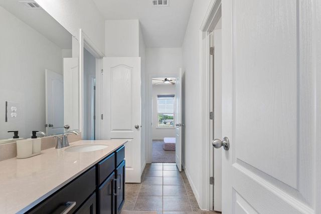 631 Breeze Hollow LN, Georgetown, TX 78628