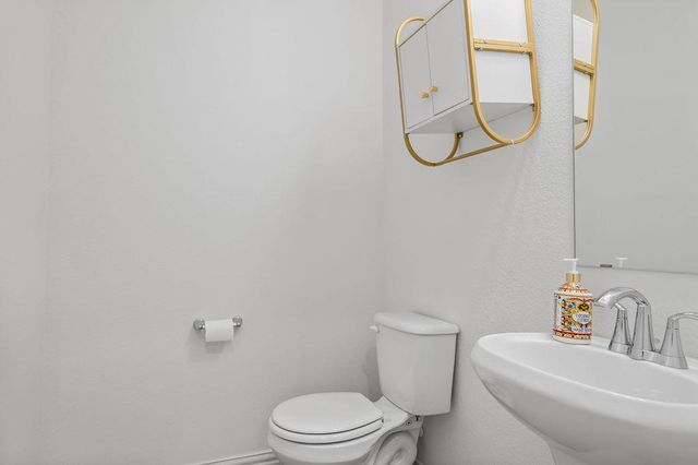 631 Breeze Hollow LN, Georgetown, TX 78628