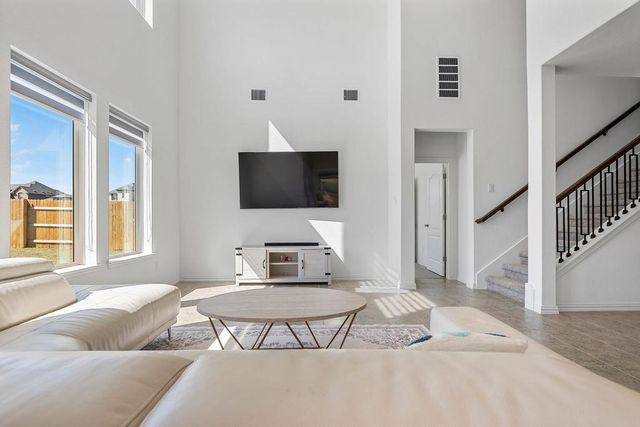 631 Breeze Hollow LN, Georgetown, TX 78628