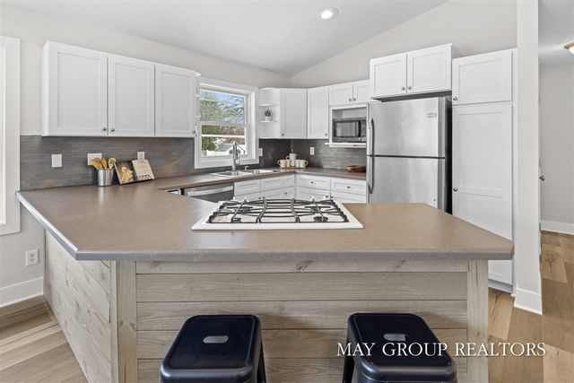 2851 Dean Lake Avenue, Grand Rapids, MI 49505