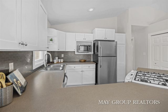 2851 Dean Lake Avenue, Grand Rapids, MI 49505