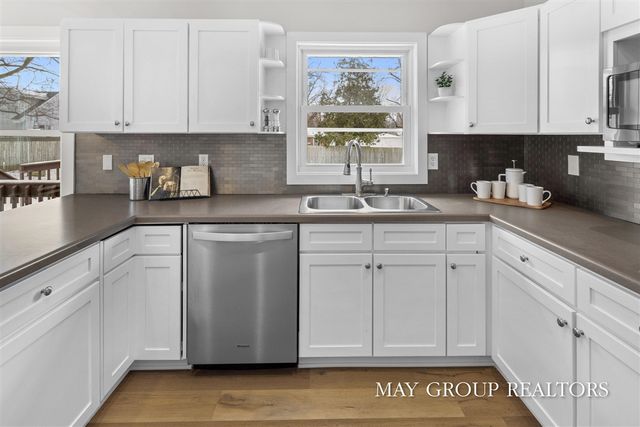 2851 Dean Lake Avenue, Grand Rapids, MI 49505