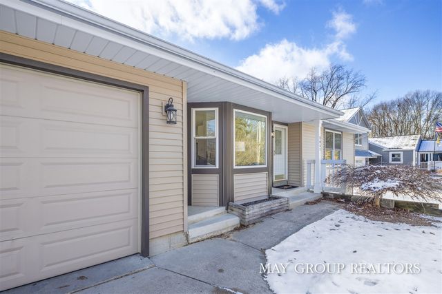2851 Dean Lake Avenue, Grand Rapids, MI 49505