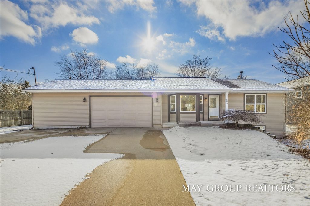 2851 Dean Lake Avenue, Grand Rapids, MI 49505