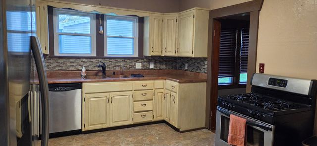 2214 N Fay Avenue, Springfield, MO 65803