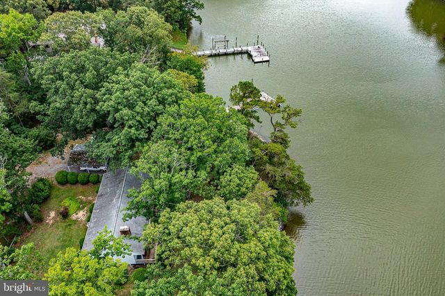 142 BRIDGE LN, Reedville, VA 22539
