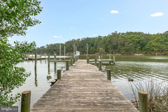 142 BRIDGE LN, Reedville, VA 22539
