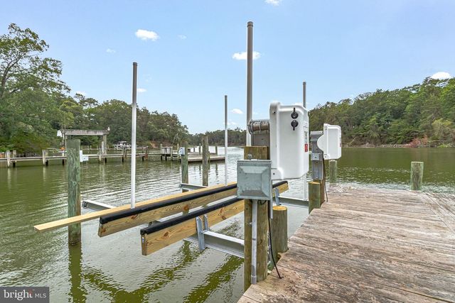 142 BRIDGE LN, Reedville, VA 22539