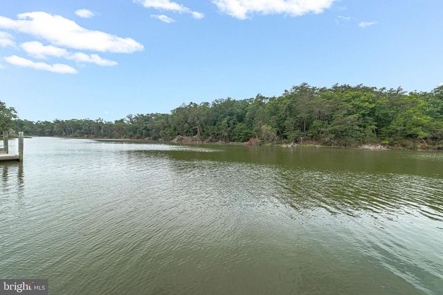 142 BRIDGE LN, Reedville, VA 22539