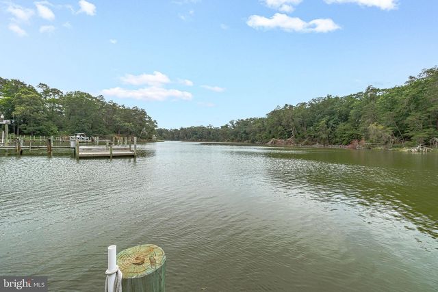 142 BRIDGE LN, Reedville, VA 22539