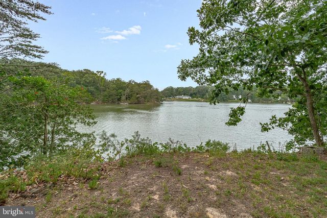 142 BRIDGE LN, Reedville, VA 22539