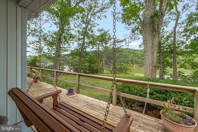 142 BRIDGE LN, Reedville, VA 22539