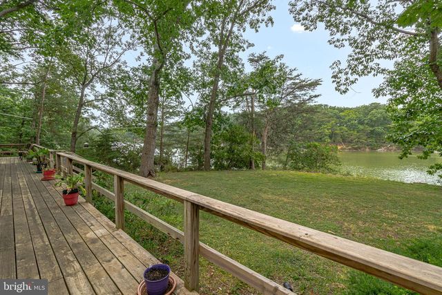142 BRIDGE LN, Reedville, VA 22539