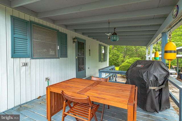 142 BRIDGE LN, Reedville, VA 22539