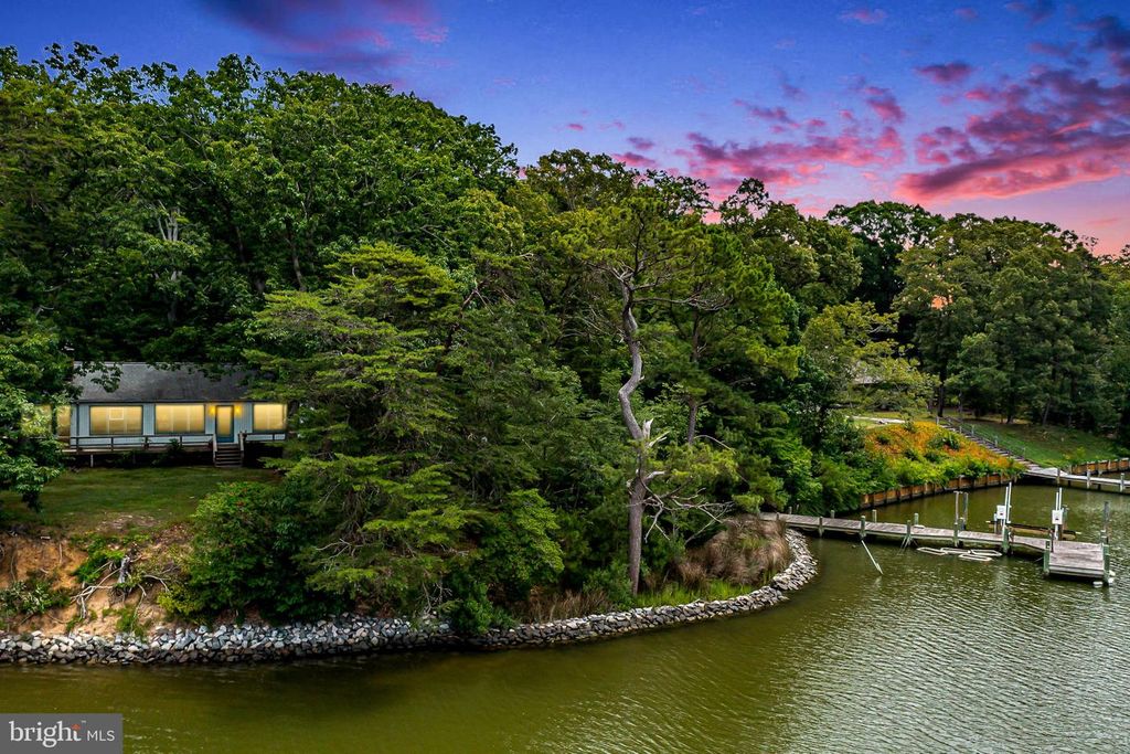 142 BRIDGE LN, Reedville, VA 22539