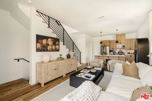 4460 Maplewood Avenue D, Los Angeles, CA 90004