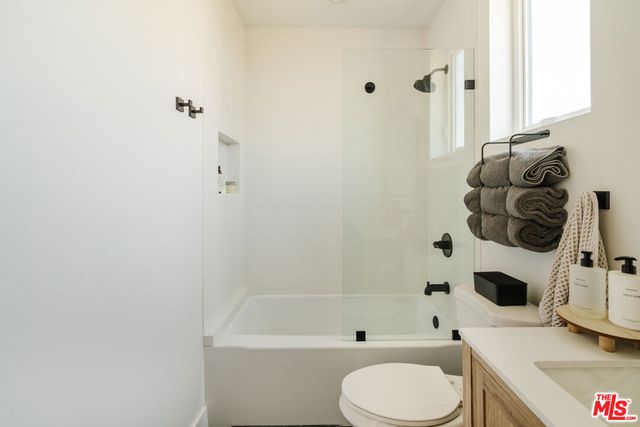 4460 Maplewood Avenue D, Los Angeles, CA 90004