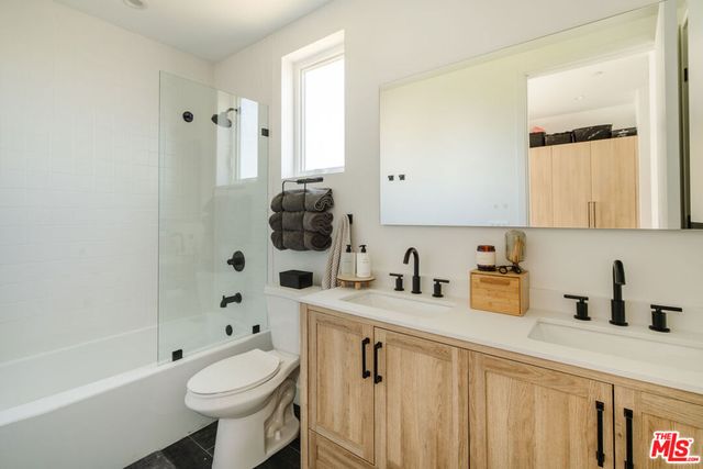 4460 Maplewood Avenue D, Los Angeles, CA 90004