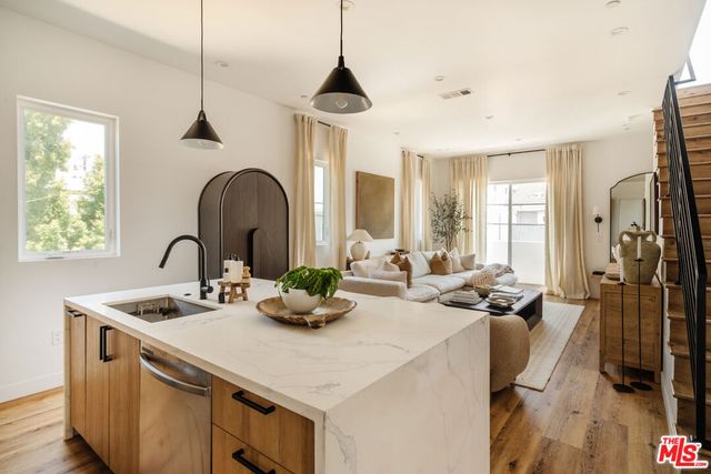 4460 Maplewood Avenue D, Los Angeles, CA 90004