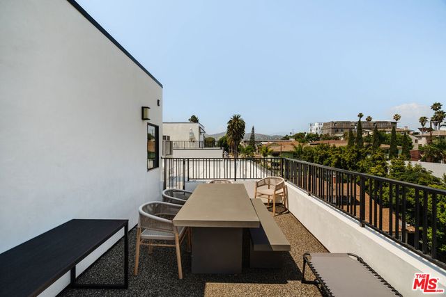 4460 Maplewood Avenue D, Los Angeles, CA 90004