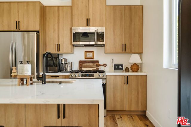 4460 Maplewood Avenue D, Los Angeles, CA 90004