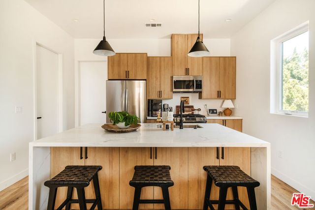 4460 Maplewood Avenue D, Los Angeles, CA 90004