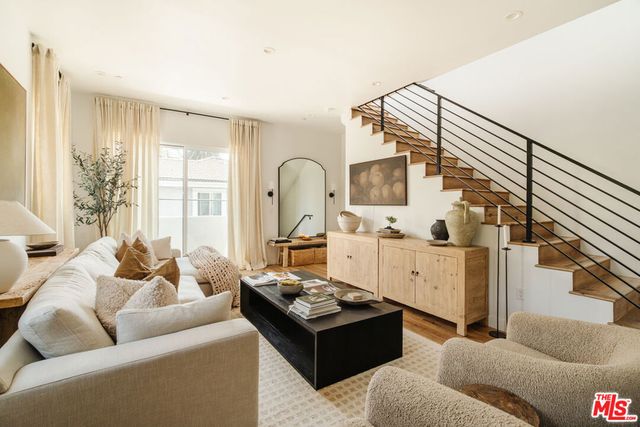 4460 Maplewood Avenue D, Los Angeles, CA 90004