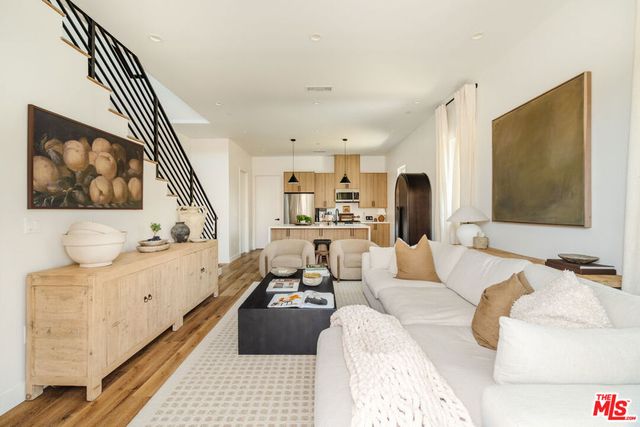 4460 Maplewood Avenue D, Los Angeles, CA 90004