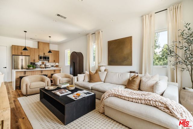 4460 Maplewood Avenue D, Los Angeles, CA 90004
