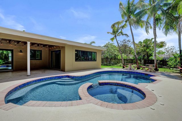 11927 SW 57th Court, Cooper City, FL 33330