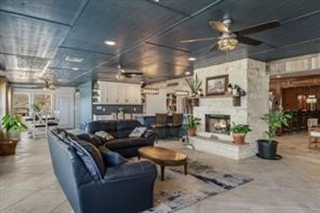 1100 Vz County Road 3419, Wills Point, TX 75169