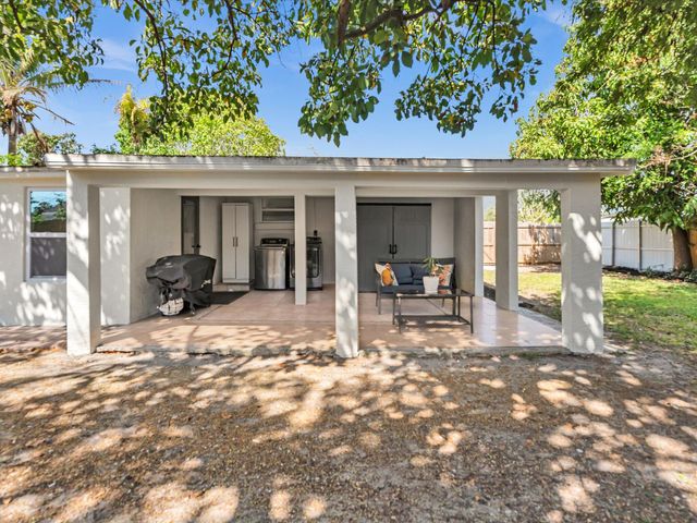 2192 Bonnie Drive, West Palm Beach, FL 33415