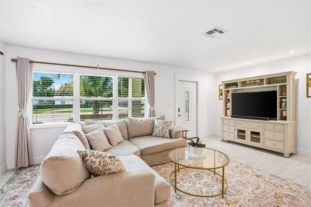 3880 Estey AVE, Naples, FL 34104