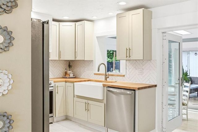 3880 Estey AVE, Naples, FL 34104