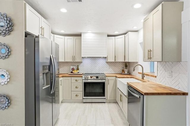 3880 Estey AVE, Naples, FL 34104