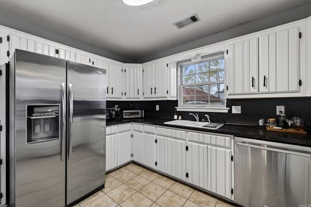 2112 Steeple Chase Dr, Jacksonville, AR 72076