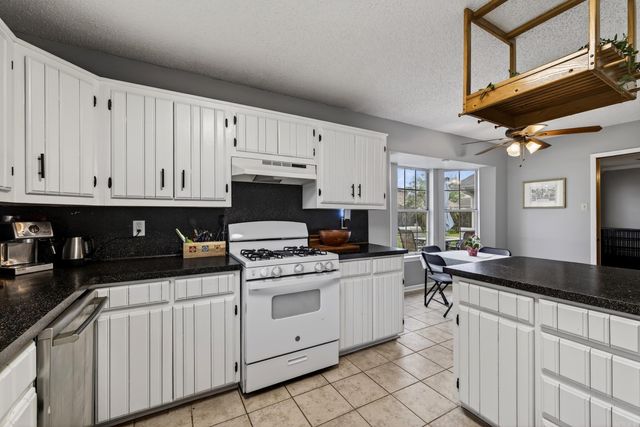 2112 Steeple Chase Dr, Jacksonville, AR 72076