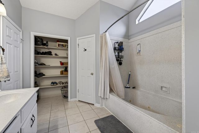 2112 Steeple Chase Dr, Jacksonville, AR 72076