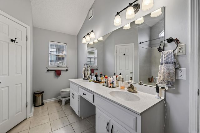 2112 Steeple Chase Dr, Jacksonville, AR 72076