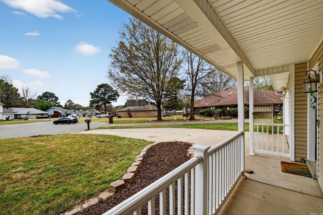 2112 Steeple Chase Dr, Jacksonville, AR 72076