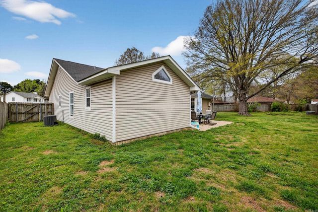 2112 Steeple Chase Dr, Jacksonville, AR 72076