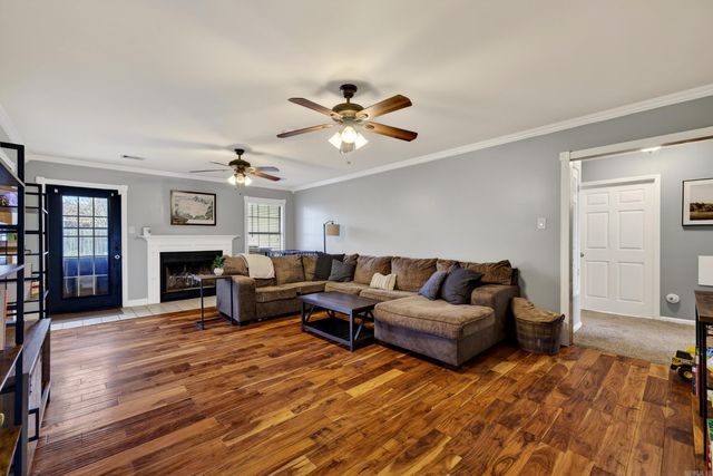 2112 Steeple Chase Dr, Jacksonville, AR 72076