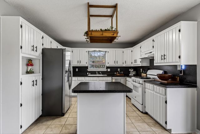 2112 Steeple Chase Dr, Jacksonville, AR 72076