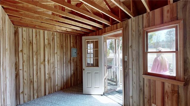 6919 E Holly Grove Road, Thomasville, NC 27360