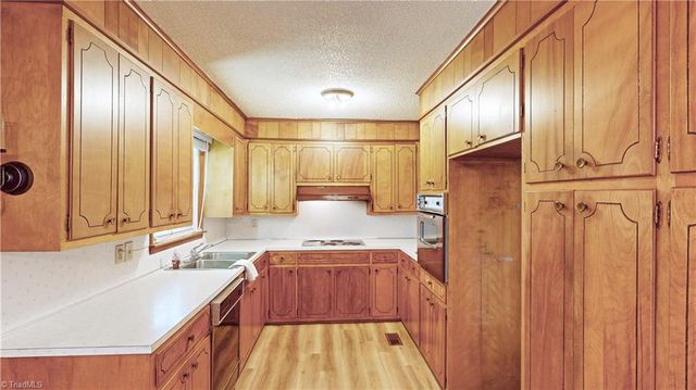 6919 E Holly Grove Road, Thomasville, NC 27360