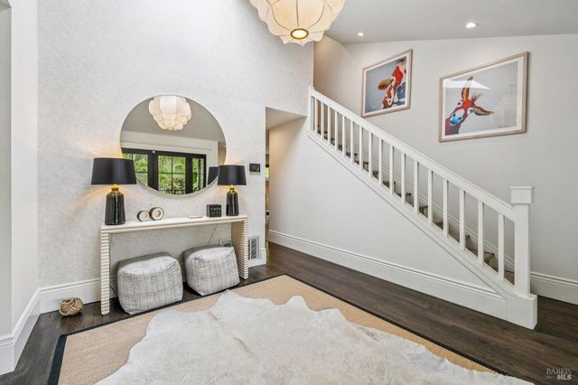 9 Coach Rd, Mill Valley, CA 94941