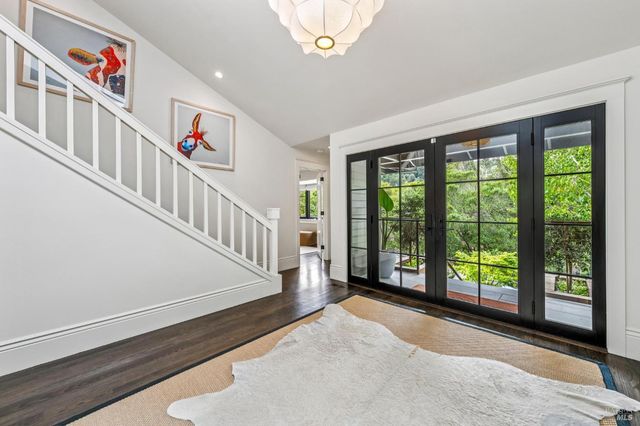 9 Coach Rd, Mill Valley, CA 94941