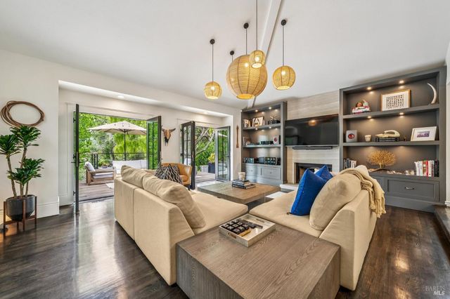 9 Coach Rd, Mill Valley, CA 94941