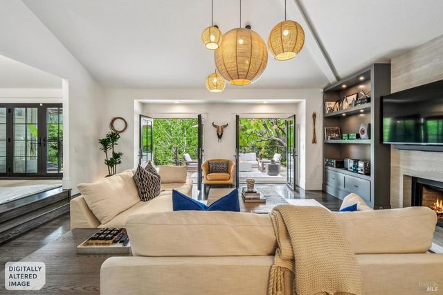 9 Coach Rd, Mill Valley, CA 94941